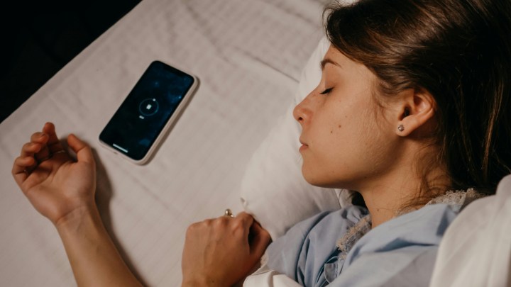 Napping woman taking a riposo